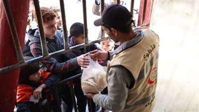 الإمارات تواصل تقديم الدعم الإنساني للشعب الفلسطيني في قطاع غزة (صور)