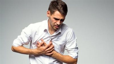 أسباب نغزات الصدر جهة اليمين.. فتش عن الشربان الأبهر