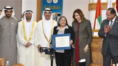 وزيرة الثقافة تُكرم الفائزين بملتقى الشارقة الثقافي تقديرًا لعطائهم الفكري الُمتميز