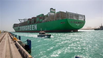 ميناء السخنة التابع لاقتصادية قناة السويس يستقبل سفينة الحاويات“Ever Goods”