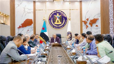  الزُبيدي: أراضي الحرم الجامعي بالعاصمة عدن خط أحمر.. وغير مسموح لأي كان بالتعدّي عليها (صور)