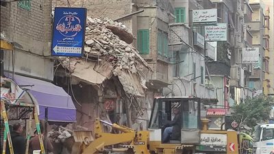 مشهد مروع وتساوى بالأرض.. أول فيديو لانهيار مبنى سكني في الإسكندرية