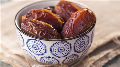 لماذا نكسر صيامنا بالتمر؟.. سنة نبوية وفوائد صحية تجعله الخيار الأول للصائم