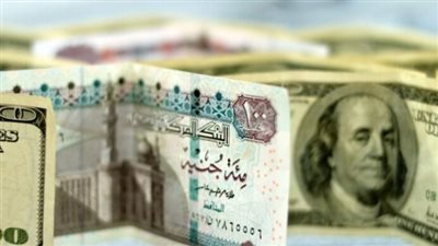 خبير اقتصادي يتوقع بتراجع الدولار لـ38 جنيهًا بعد قرارات البنك المركزي الأخيرة