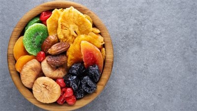 فوائد الفواكه المجففة في رمضان.. هل يتسبب الخشاف في زيادة الوزن؟