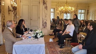 سفير مصر في باريس يلتقي بمجموعة من الدارسين المصريين في فرنسا