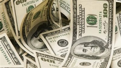 انخفاض سعر الدولار في البنوك بعد تحرير سعر الصرف