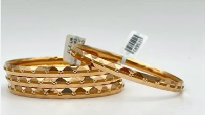 أسعار الذهب تنخفض 0.4 % مع صعود الدولار