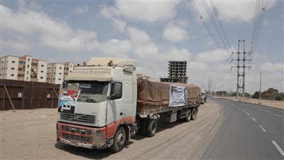 بدعم إماراتي.. قوافل مساعدات هدية من اللواء الزبيدي لأسر شهداء الجنوب