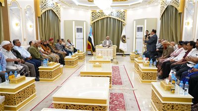 الزُبيدي يلتقي قيادة السلطة المحلية والهيئة التنفيذية للقيادة المحلية للمجلس الانتقالي بالضالع (صور)