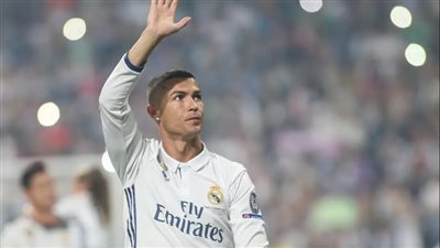 مفاجأة.. رونالدو يعود إلى سانتياجو بيرنابيو ويرتدي قميص ريال مدريد