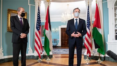 الصفدي يبحث مستجدات حرب غزة مع بلينكن.. هاتفيًا