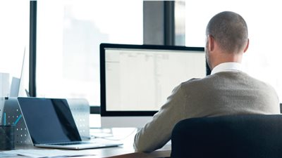 قبل عيد الفطر 2024.. شروط حرمان الموظف من الإجازة