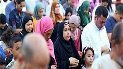  حكم صلاة النساء بجوار الرجال في صلاة العيد.. مركز الأزهر يوضح