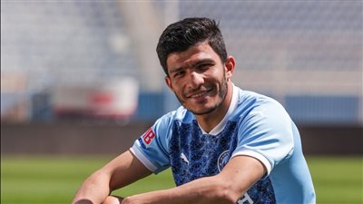 نادي بيراميدز يعلن تجديد تعاقده مع نجمه إسلام عيسى
