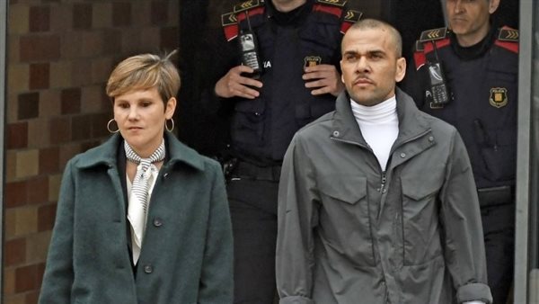 بعد البراءة.. داني ألفيس يستعد للعودة مرة أخرة إلى الملاعب