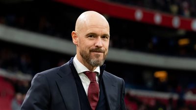 أسطورة هولندا يقترب من الانضمام لمواطنه تين هاج في تدريب مانشستر يونايتد