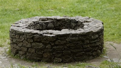 بعد تواصل 6 ساعات.. محاولات إنقاذ شاب سقط في بئر بعمق 23 مترا بمصر