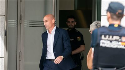 صاحب قُبلة المونديال الشهيرة.. القبض على روبياليس رئيس اتحاد الكرة الإسباني السابق (فيديو)