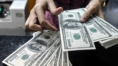 أستاذ اقتصاد وتمويل: الدولار هينزل لـ 41 جنيه