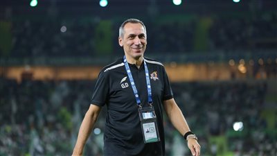 دونيس يتراجع في اللحظات الأخيرة.. اليوناني يقود الوحدة بالسوبر السعودي