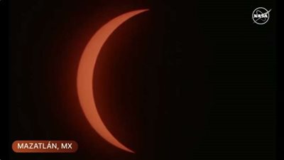 شلل مروري تام.. أول صورة من كسوف الشمس الكلي