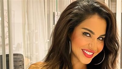  بإطلالة جريئة.. نسرين أمين تتصدر مواقع التواصل (صور)