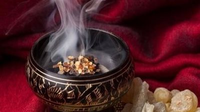 ما هي أضرار استنشاق البخور بإفراط؟ (فيديوجراف)