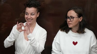 روسيا تضيف مخرج مسرحي وكاتب إلى قائمة 