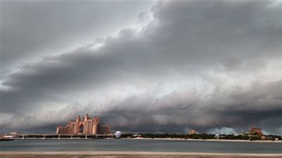 سوء الأحوال الجوية يربك مواعيد الكرة الإماراتية والدوري السعودي