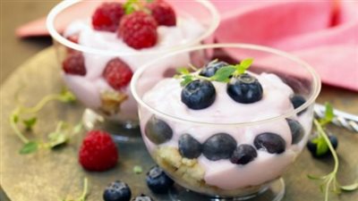  طريقة تحضير أكواب قمر الدين بفتات كيك الشوكولاتة