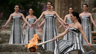 إيقاد شعلة دورة الألعاب الأولمبية باريس 2024 في أولمبيا القديمة (صور وفيديو)