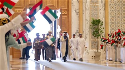 رئيس الإمارات يستقبل سلطان عمان