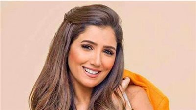 رقم خيالي.. تعرف سعر حذاء مي عمر في إطلالتها مع عمرو أديب (صورة)