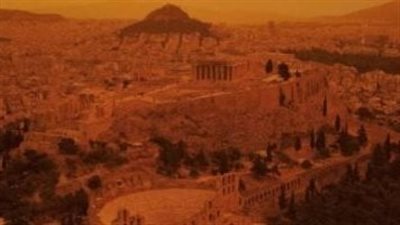 سماء اليونان تكتسي باللون البرتقالي بسبب عاصفة رملية شديدة