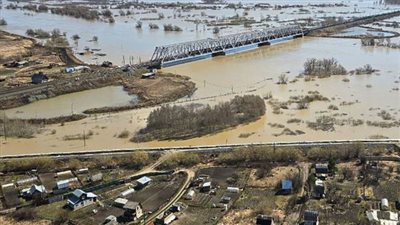 منسوب مياه نهر إيشيم في روسيا يصل إلى مستوى قياسي وسط فيضانات واسعة النطاق