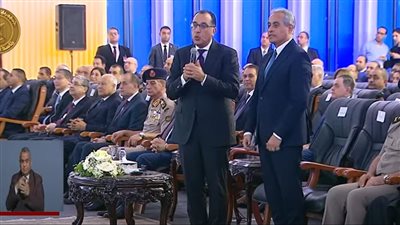 حديث الرئيس عبد الفتاح السيسي لرئيس الوزراء أثناء الاحتفال بعيد العمال