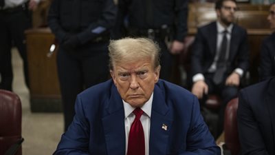 هيئة المحلفين تدرس تسجيلًا سريًا للرئيس ترامب ومحاميه في قضية الأموال السرية