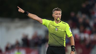 اليويفا يُعلن حكم مباراة باريس سان جيرمان وبروسيا دورتموند بدوري الأبطال