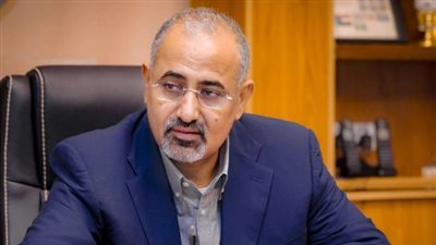 نائب رئيس مجلس القيادة الرئاسي باليمن يُعزَّي خادم الحرمين الشريفين بوفاة الأمير بدر بن عبدالمحسن