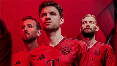 عاد للأحمر.. بايرن ميونخ يكشف عن قميص الموسم الجديد (صور)