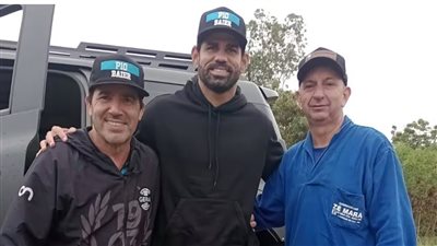 دييجو كوستا يشارك بعمليات إنقاذ ضحايا الفيضانات في البرازيل (فيديو)