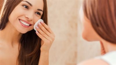 العناية بالبشرة الحساسة في فصل الربيع.. روتين العناية اليومي