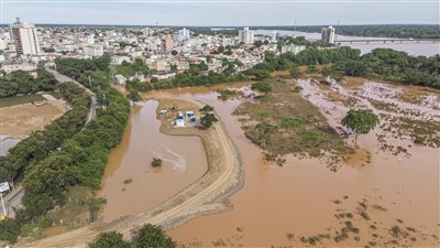  ارتفاع حصيلة ضحايا الفيضانات في البرازيل إلى 95 قتيلًا