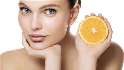 فوائد فيتامين سي للشعر والبشرة