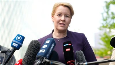 إصابة وزيرة ألمانية بجروح إثر الاعتداء عليها فى برلين