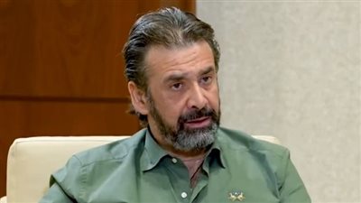 عدد كبير من نجوم الوسط الفني يحرصون على مشاركة كريم عبدالعزيز أحزانه في وفاة والدته