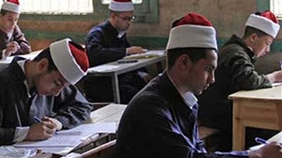 طلاب النقل الثانوى الأزهرى يؤدون امتحانات البلاغة والمنطق والهندسة اليوم 