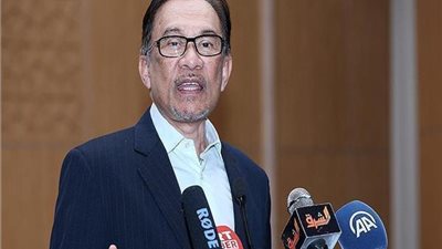 رئيس الوزراء الماليزي يعبر عن جاهزية بلاده لتعزيز العلاقات مع سنغافورة