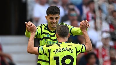 أرسنال يقتنص فوزًا غاليًا من مانشستر يونايتد في قمة الدوري الإنجليزي